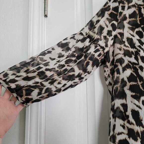 🔥5 FOR $25🔥Talbots Silk Leopard Blouse - Picture 5 of 6